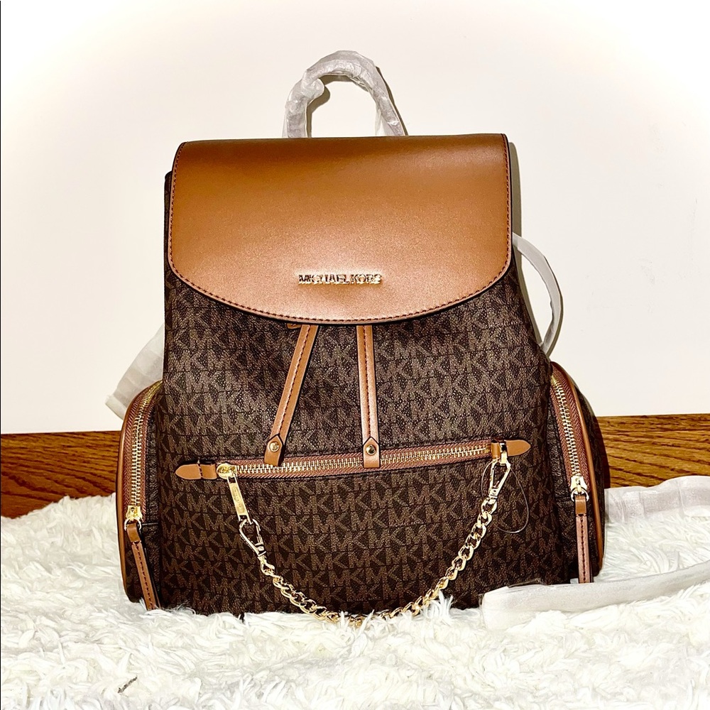 Michael kors bag pack brand new!
